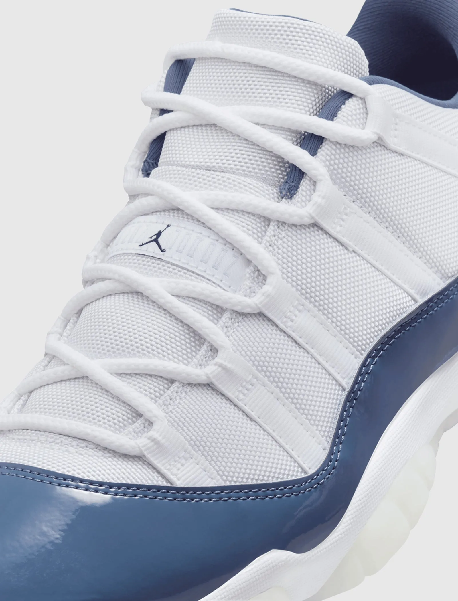 AIR JORDAN 11 RETRO LOW "DIFFUSED BLUE"