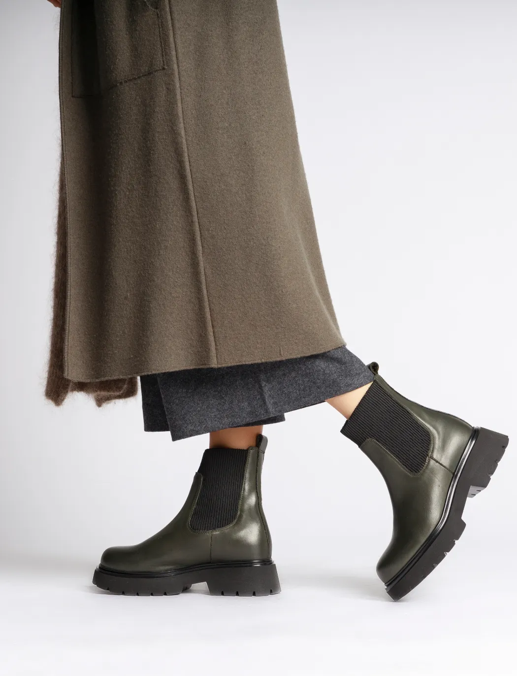 Lorrie Cactus Chelsea Boots