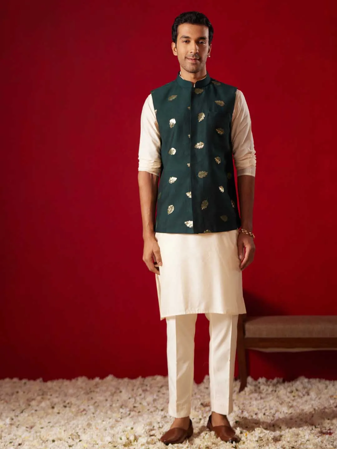 VASTRAMAY Green Leaf Motif Kurta Set