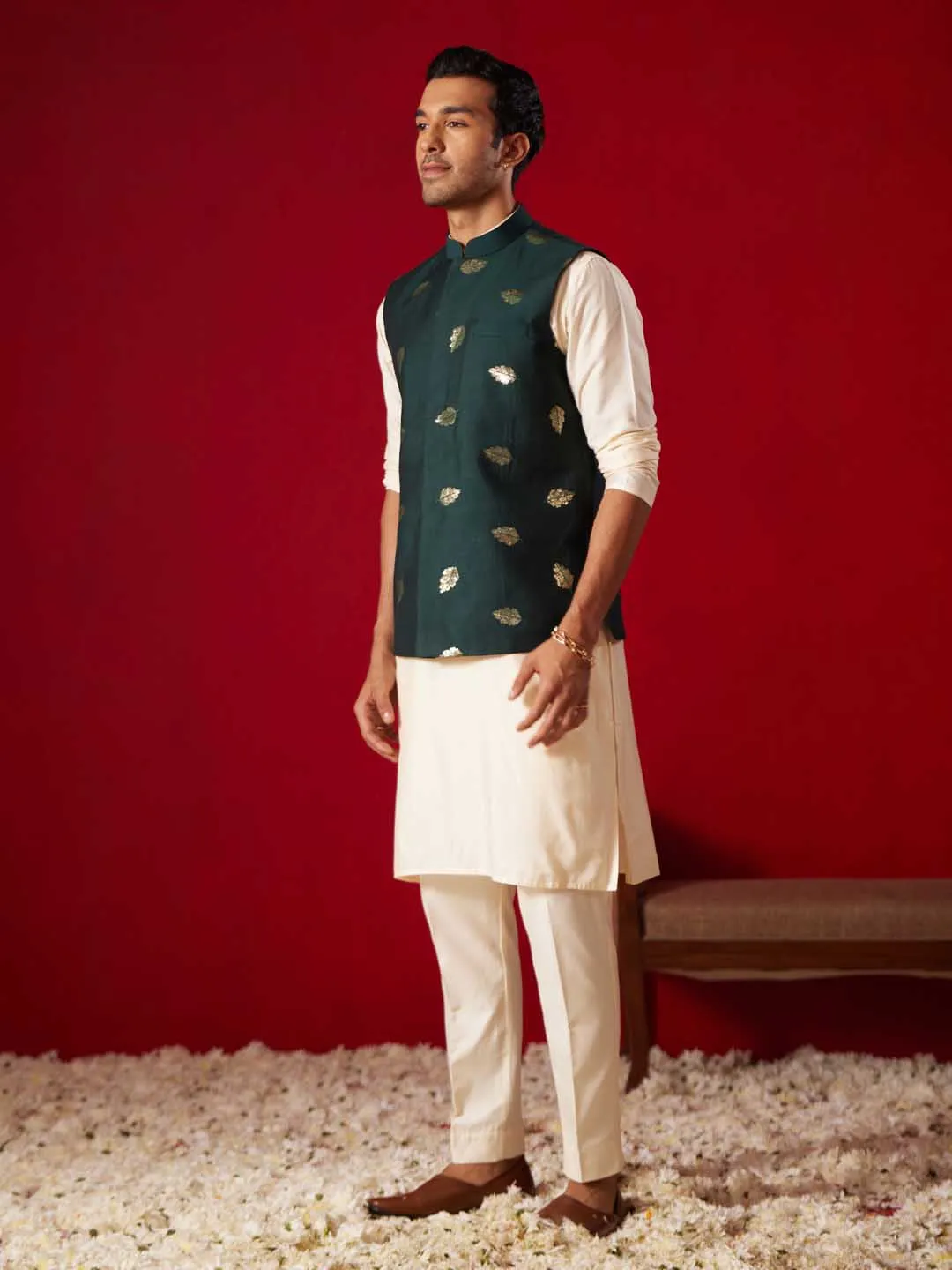 VASTRAMAY Green Leaf Motif Kurta Set