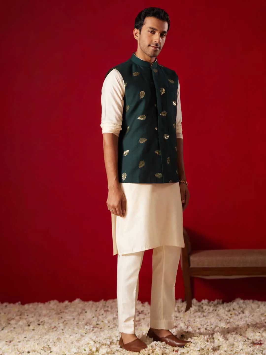 VASTRAMAY Green Leaf Motif Kurta Set